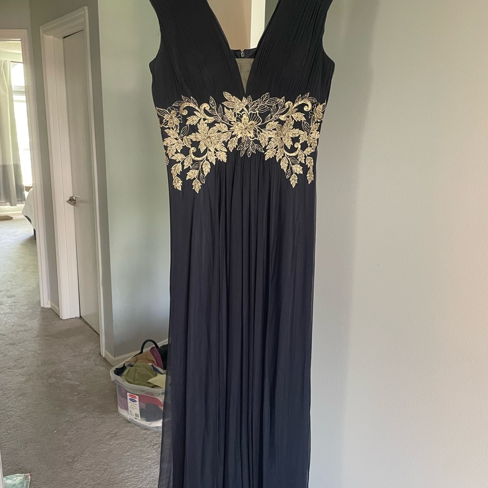 NEW Betsy & Adam Elegant Navy and Gold Embroidered  Long Gown Size 16